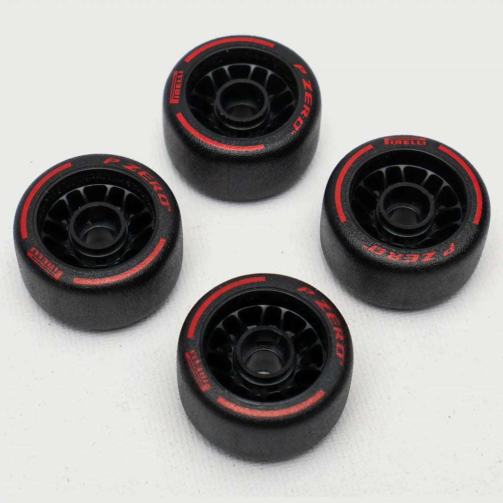 4 Ruedas Lego de Pirelli F1 en color rojo